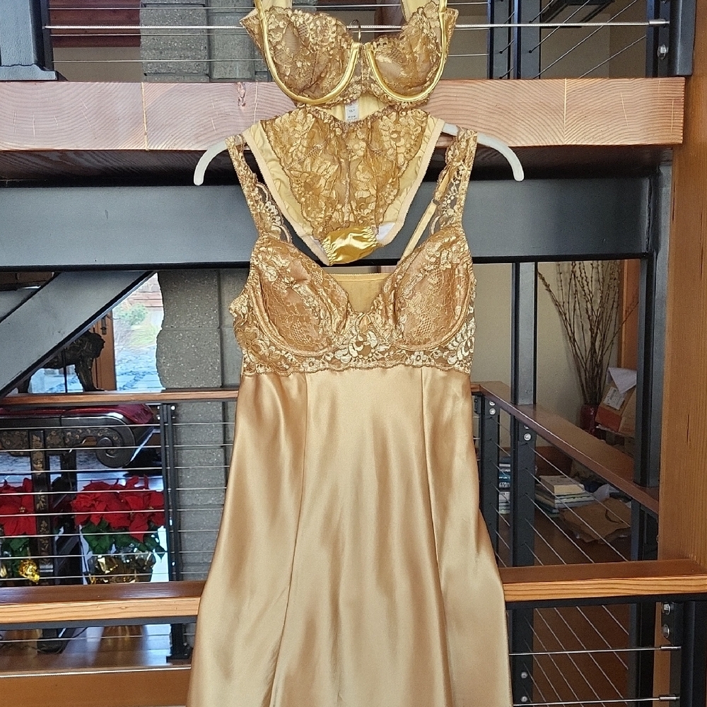 Elegant Gold Lace Lingerie 3 Piece Set